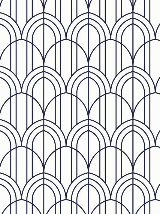 Papel mural Gatsby Azul, detalle del diseño: arcos art déco superpuestos en azul marino sobre blanco.