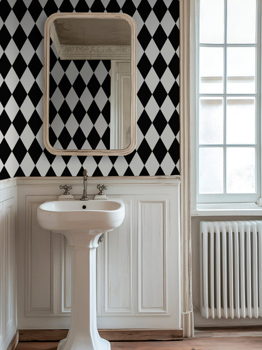 Papel mural Nordic black, geométrico diseño de rombos grandes en filas escalonadas en negro y blanco. Ideal para baños y cocinas.