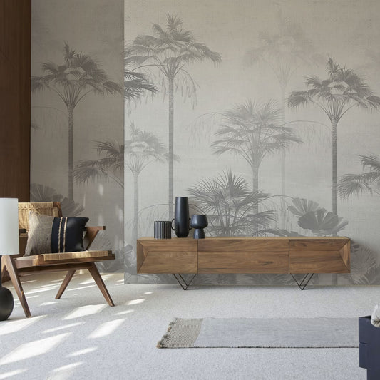 Papel mural Foresta Blanco y Negro, sutil diseño de palmeras en capas de gris y blanco con efecto de neblina. Ideal para comedores y dormitorios.