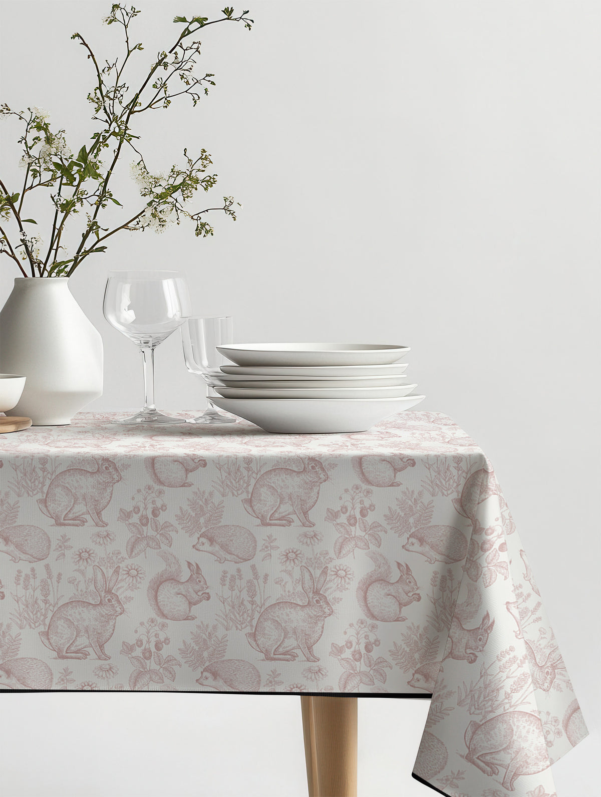 Mantel de hule Dulce Bosque Rosado sobre una mesa
