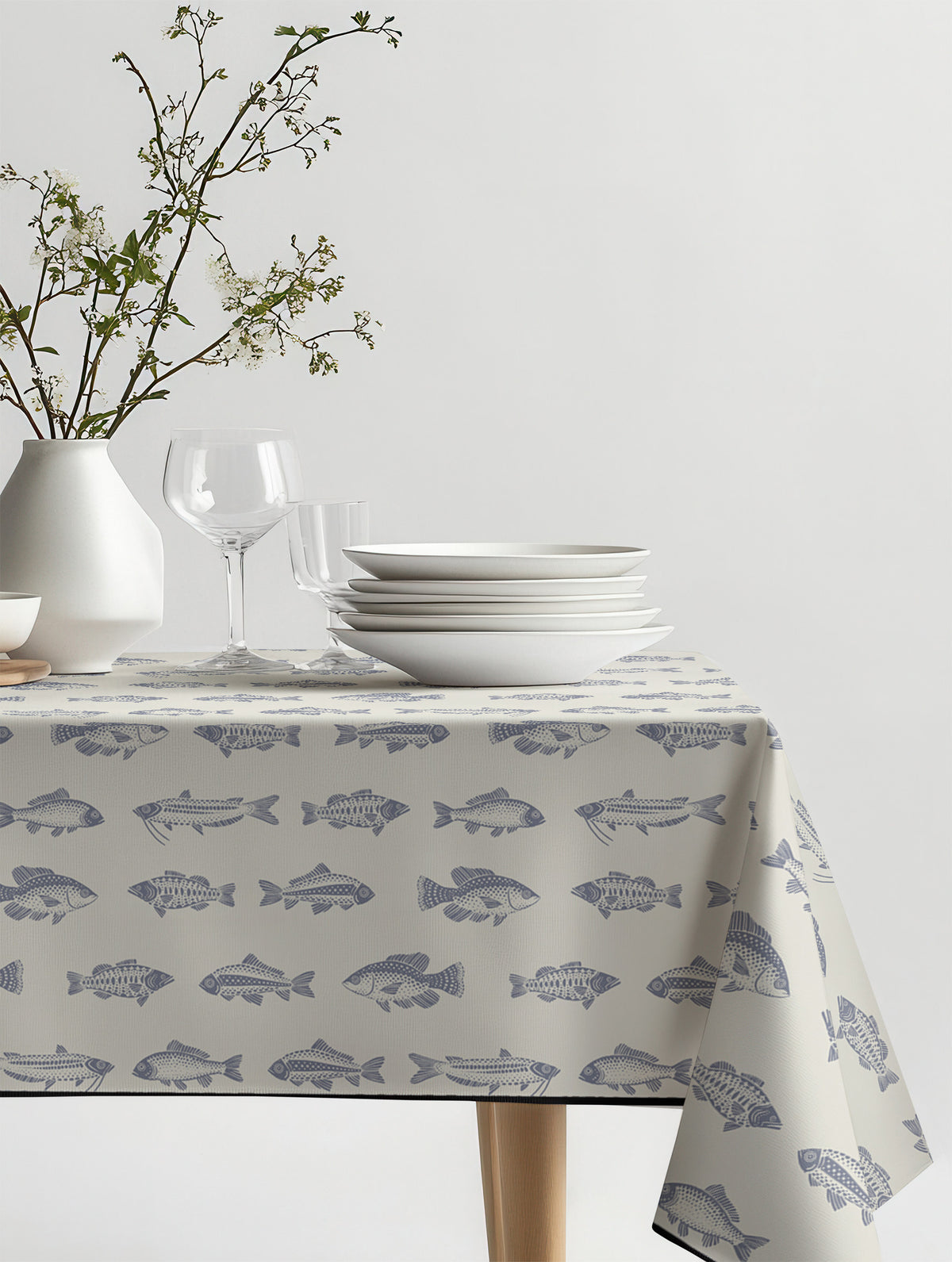 Mantel de hule Going with the Flow sobre una mesa