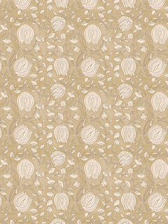 Detalle del mantel de hule Lotus: flores estilizadas y enredaderas en crema sobre fondo beige