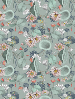 Detalle del mantel de hule Nelu Verde: flores de loto en rosado y blanco, capullos coral y hojas redondas