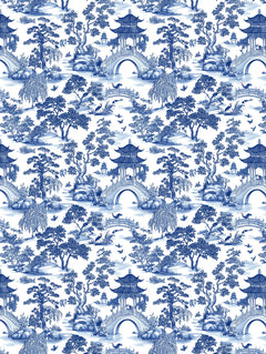 Detalle del mantel de hule Oriental Garden: pagodas, puentes en arco, árboles y aves en azul sobre fondo blanco