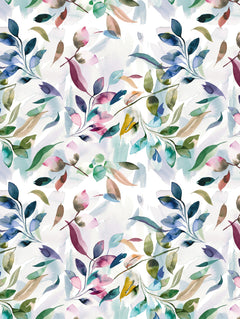 Detalle del mantel de hule Watercolor Mystic Leaves: ramas y hojas en azul, verde, rosado y ocre sobre fondo blanco