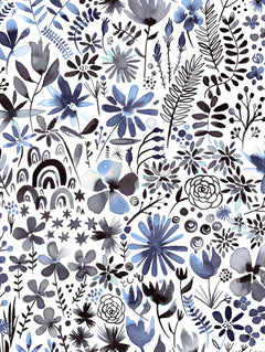 Detalle del mantel de hule winter ink flowers: flores y hojas en acuarela azul, gris y negro sobre fondo blanco