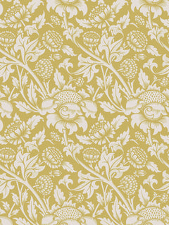Detalle del mantel de hule Yellow Ornament: flores y hojas ornamentales en crema sobre fondo mostaza