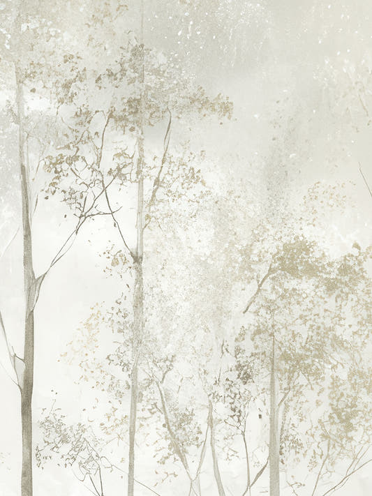 Papel mural Bosque Dormido Beige, detalle del diseño: árboles altos y ramas finas entre niebla beige.
