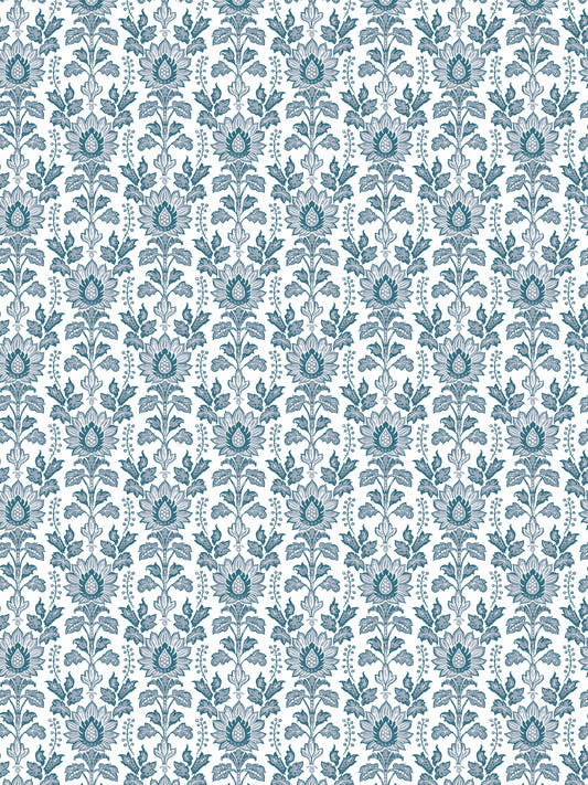 Papel mural Ellie Blue, detalle del diseño: patrón botánico denso en azul acero.