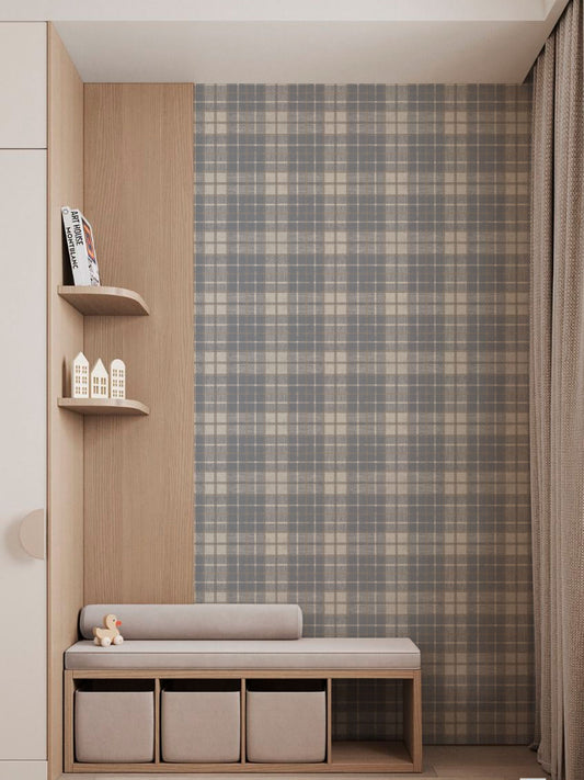 Papel mural Tic Tac Toe Blue, clásico diseño de cuadros tipo tartán en gris azulado y blanco crema. Ideal para comedores y piezas de niños.