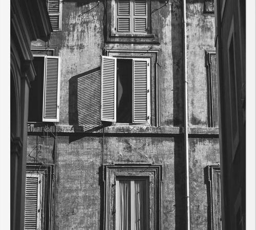 Cuadro Clásicas ventanas en Roma, Italia