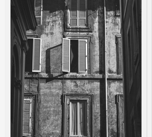 Cuadro Clásicas ventanas en Roma, Italia