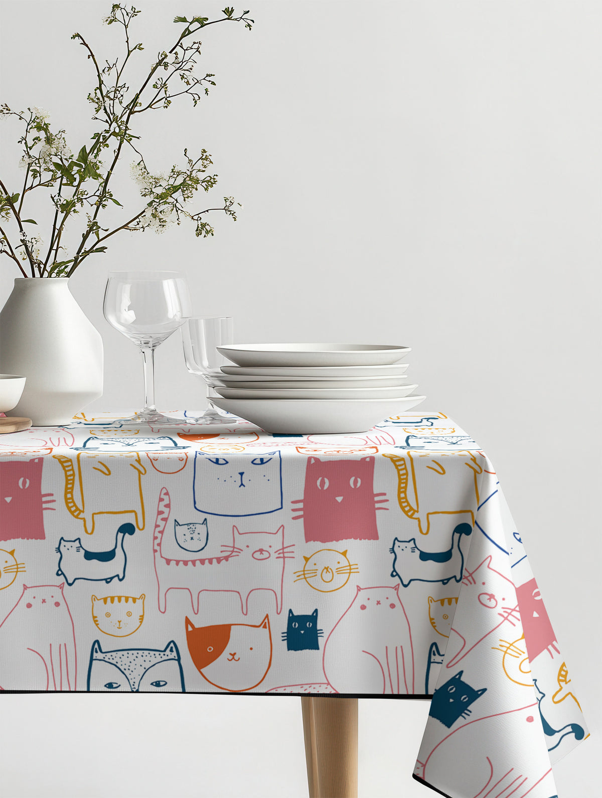 Mantel de hule Cats sobre una mesa