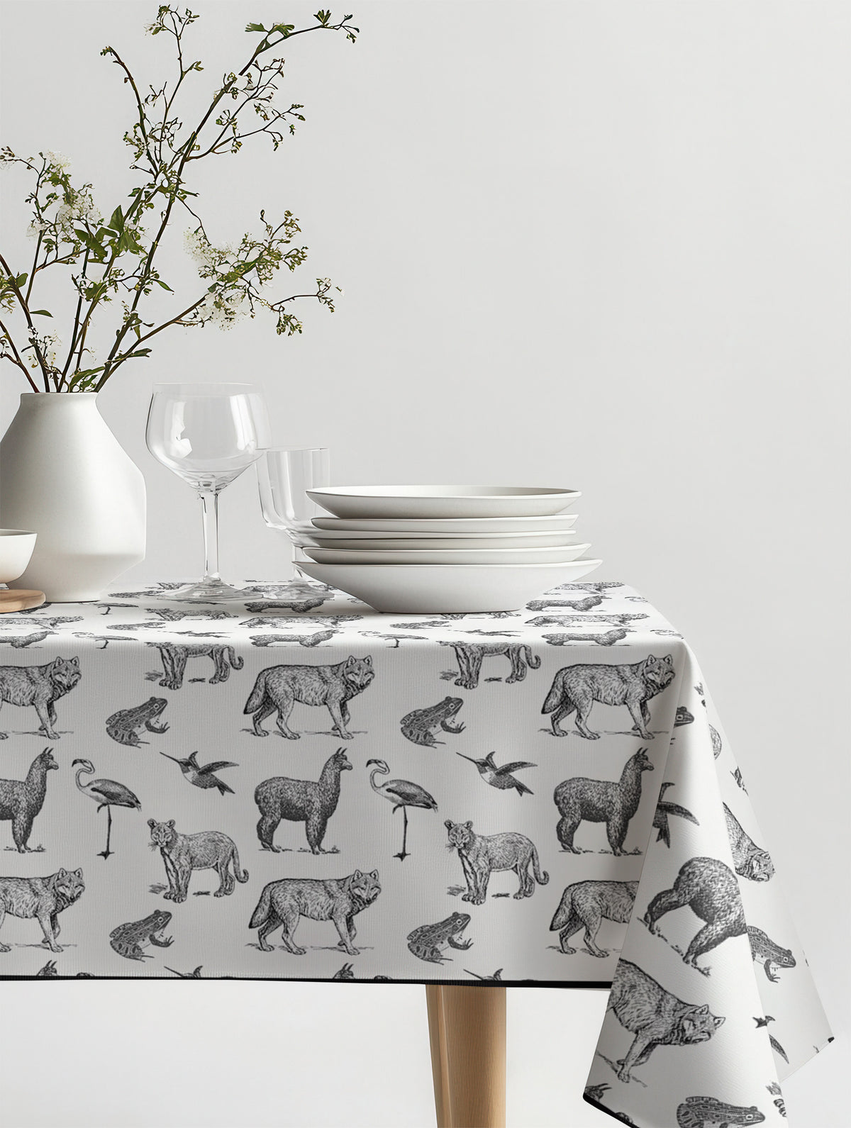 Mantel de hule Animales chilenos byn sobre una mesa