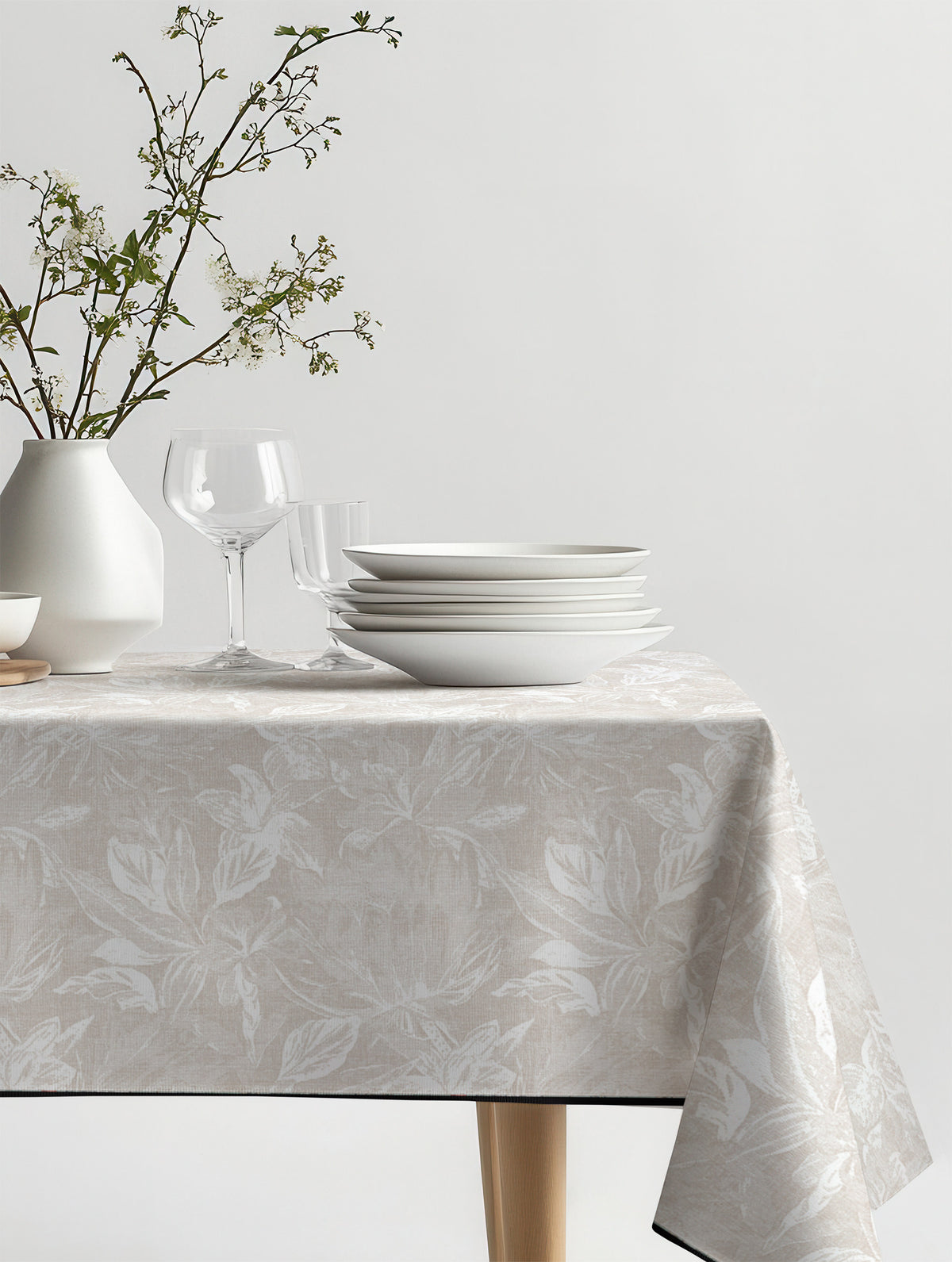 Mantel de hule Clementina sobre una mesa