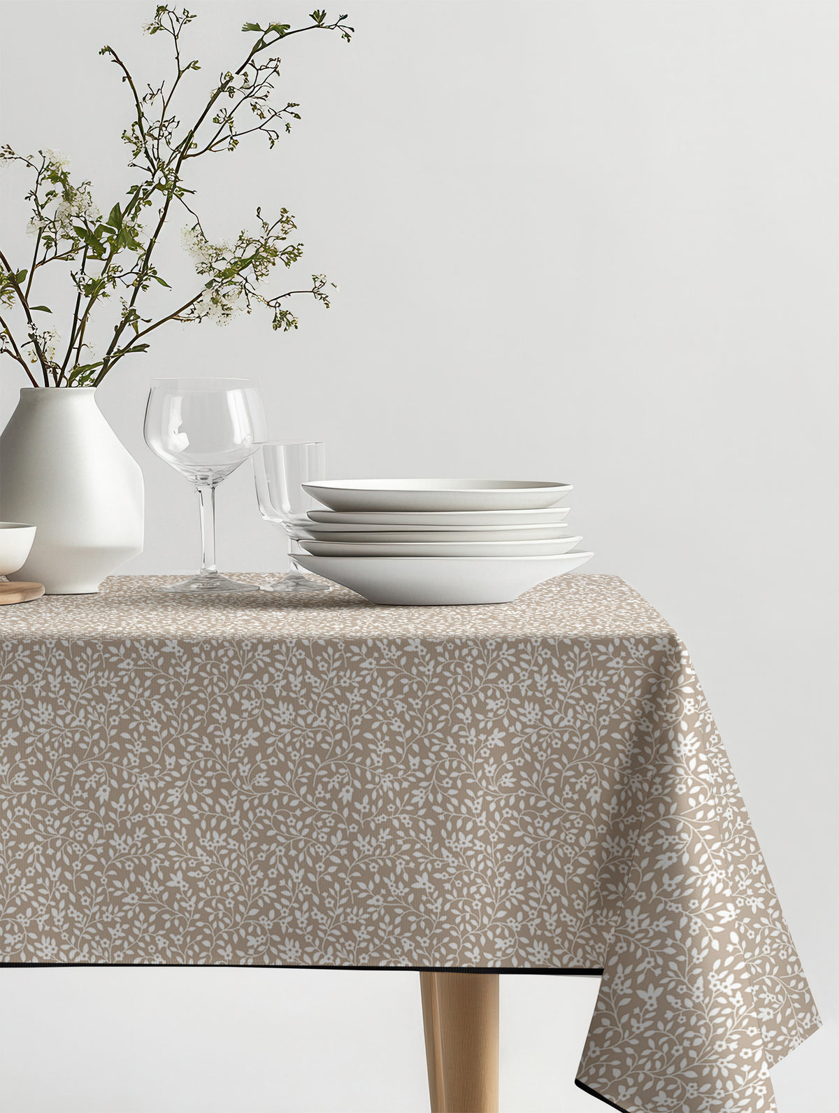 Mantel de hule Dominga sobre una mesa