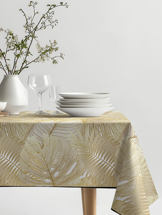 Mantel de hule Golden Monstera sobre una mesa