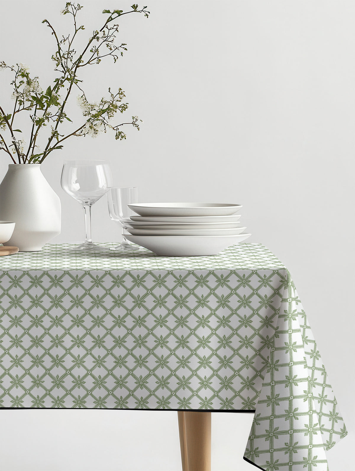 Mantel de hule Trellis sobre una mesa