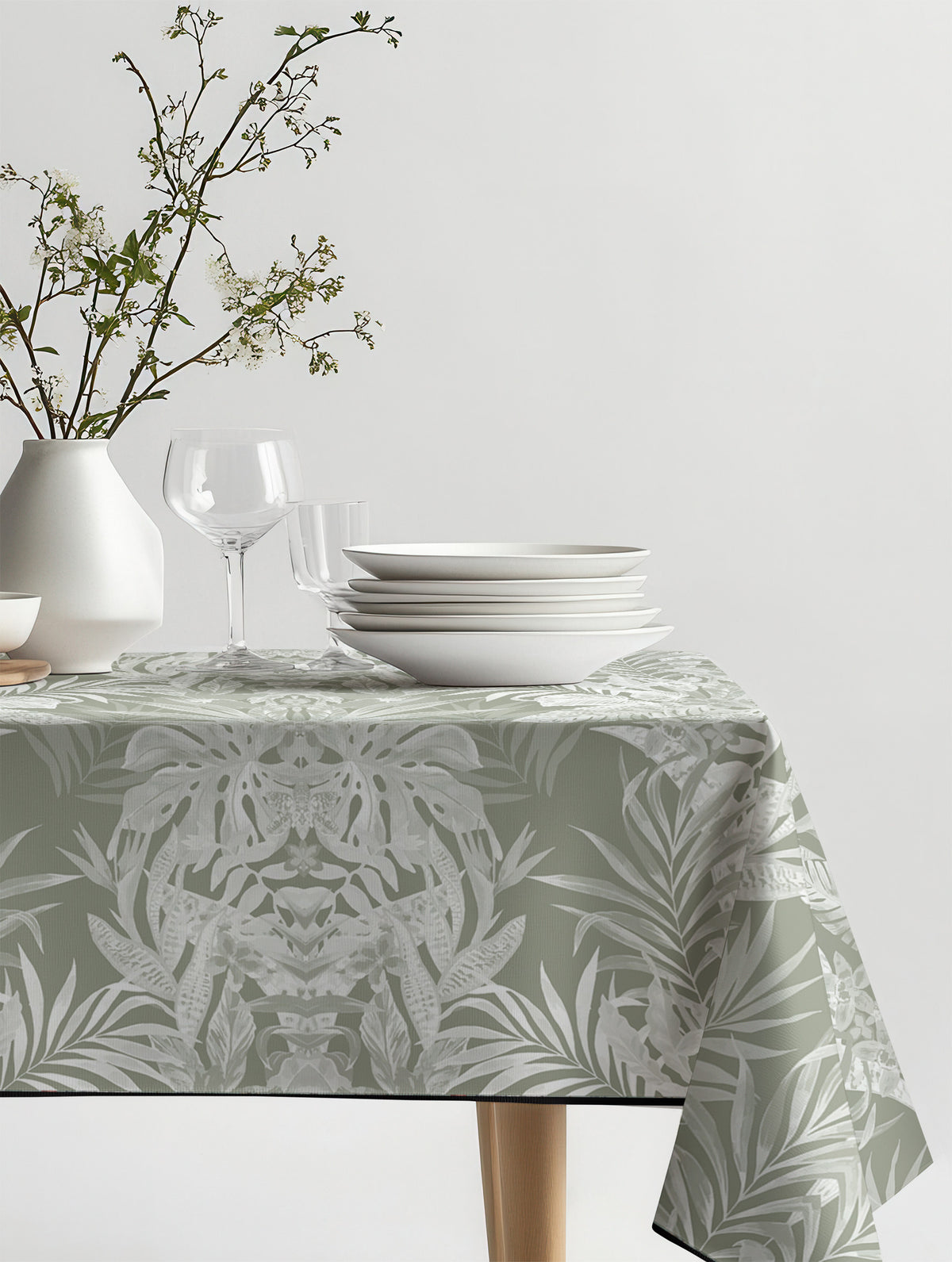 Mantel de hule Tropico verde sobre una mesa