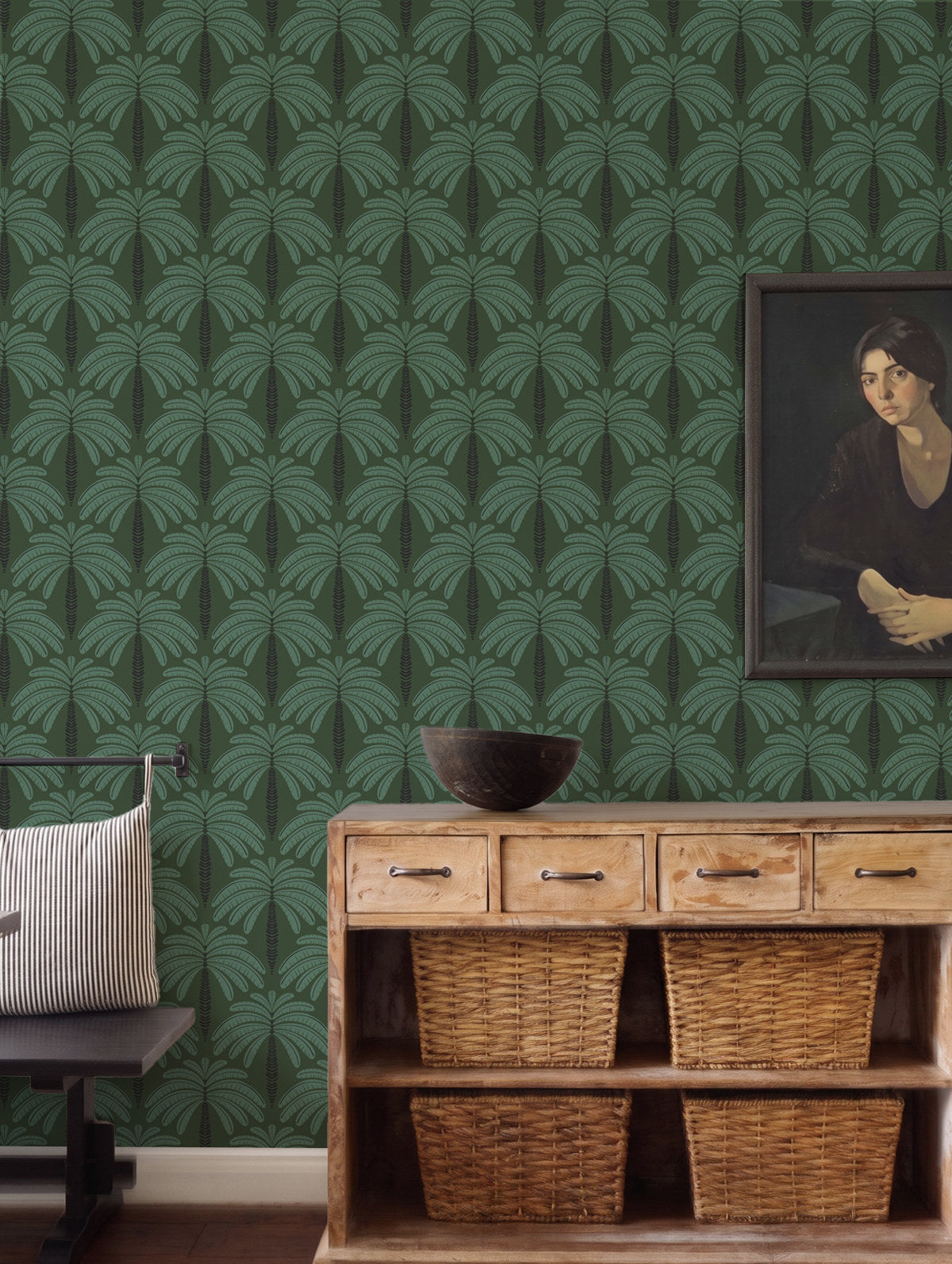Papel mural Casa Palma Verde, elegante diseño de palmeras estilizadas en verde oscuro sobre fondo verde.