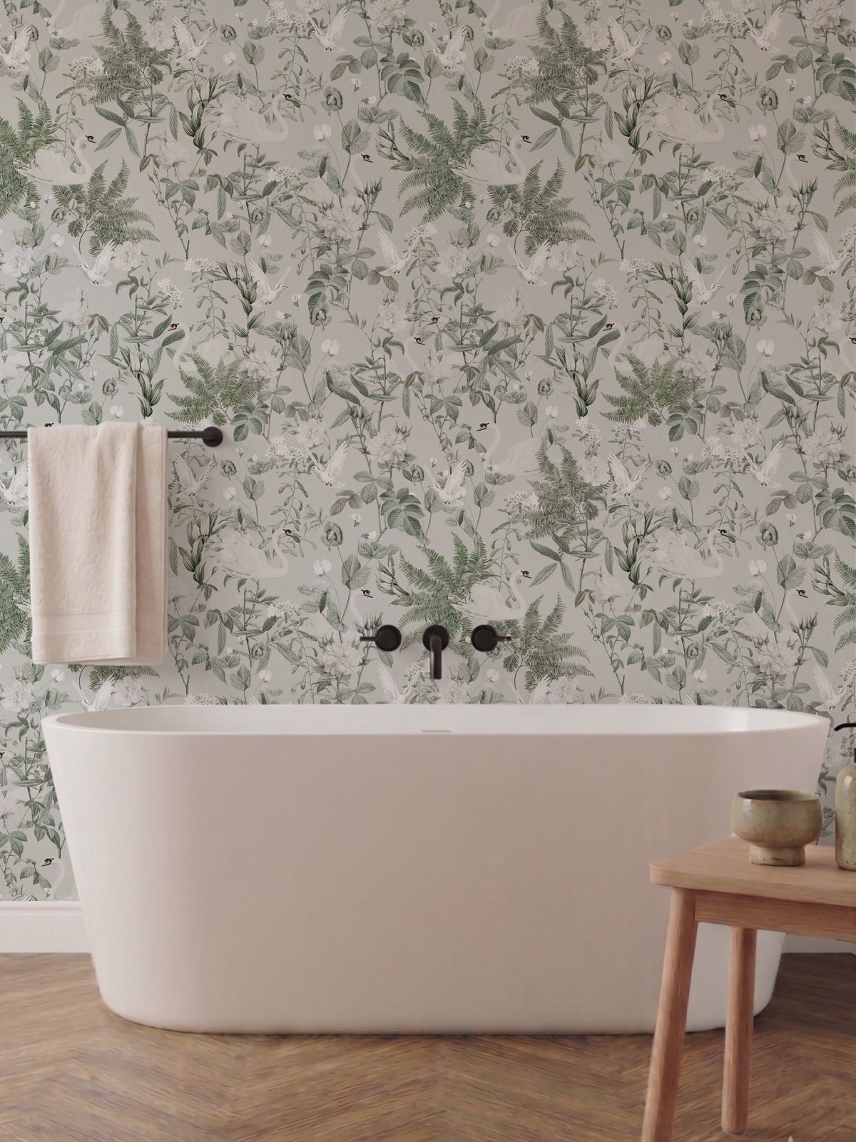 Papel mural Cisne, romántico diseño de flores blancas, helechos y cisnes en vuelo sobre verde salvia.