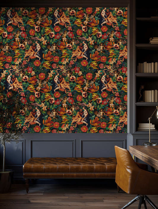 Papel mural Gods and Angels, dramático diseño de flores grandes y querubines en rojo y naranja sobre negro. Ideal para baños.