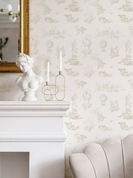 Papel mural French Farm Beige, sutil diseño de toile de granja en beige muy tenue sobre blanco.