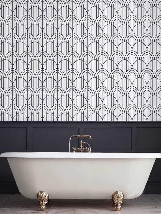 Papel mural Gatsby Azul, art déco diseño de arcos art déco superpuestos en azul marino sobre blanco.