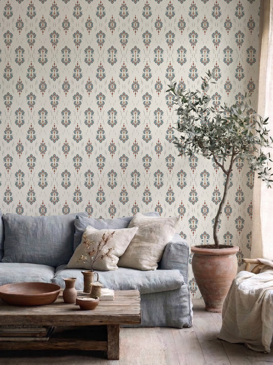 Papel mural Ikat Forms, étnico diseño de medallones ikat en azul petróleo y rojo teja sobre fondo crema.