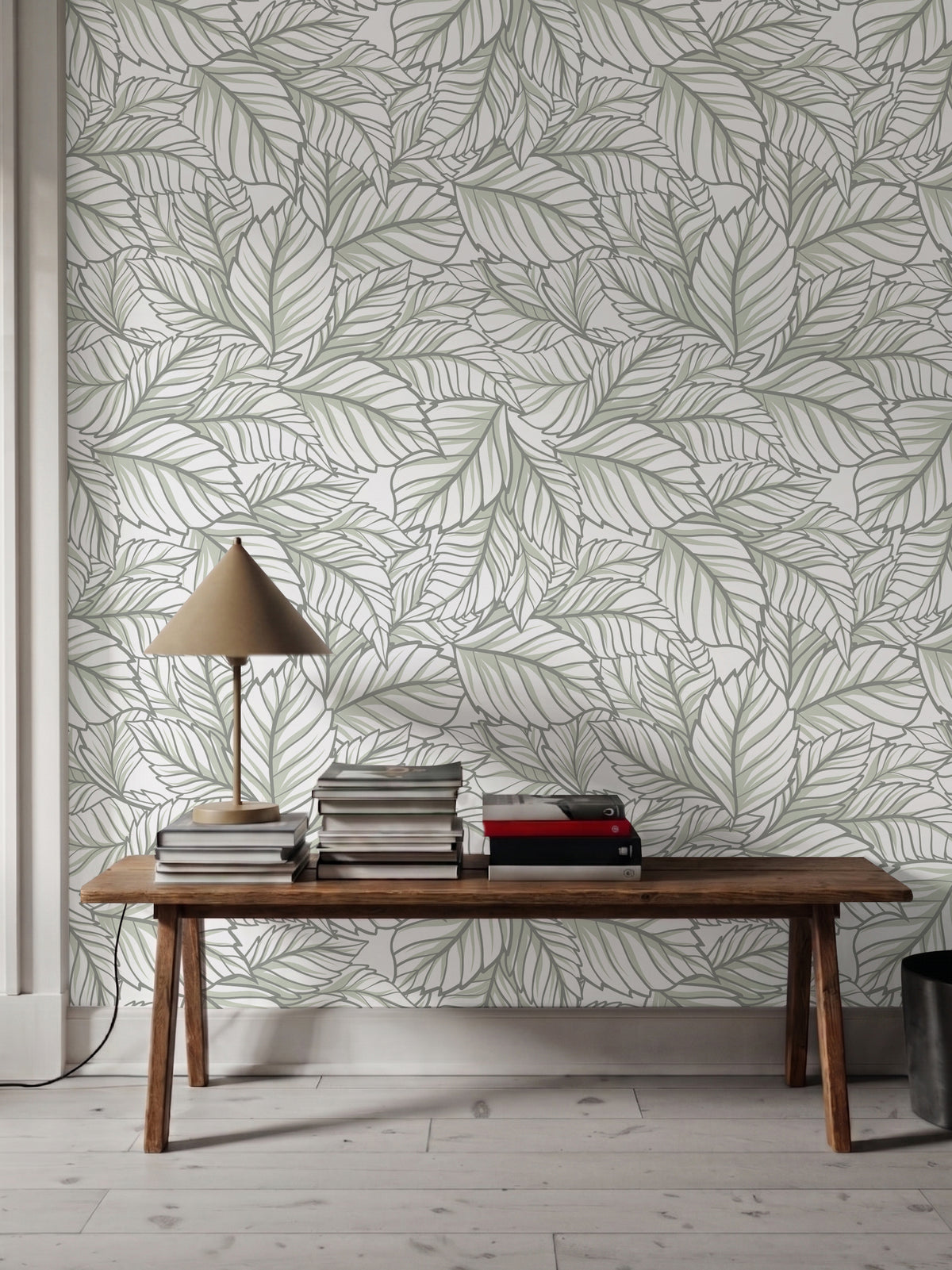 Papel mural Japan Green, delicado diseño de hojas ovaladas con nervaduras en verde pálido y blanco. Ideal para baños y cocinas.