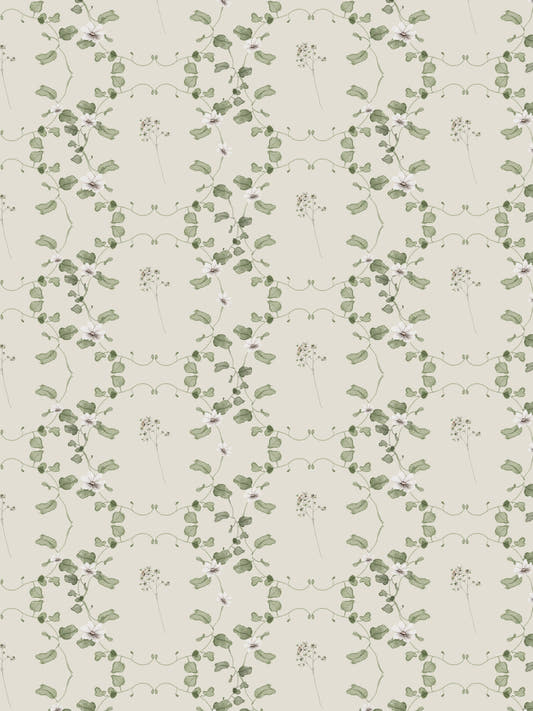 Papel mural Little Emma, detalle del diseño: enredadera de hojas verdes en columnas sobre fondo crema.
