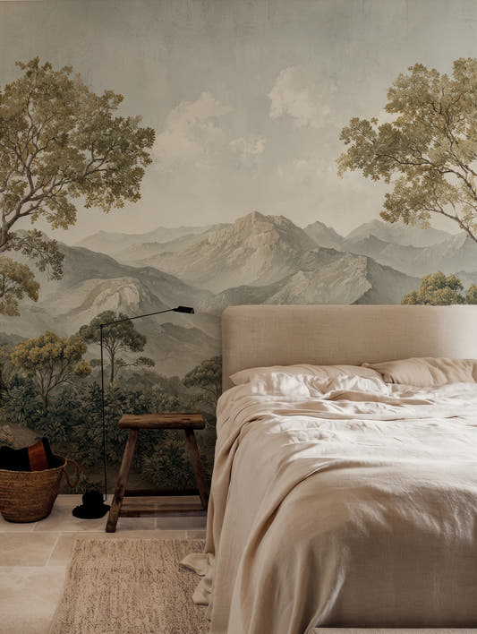 Papel mural Mountains en un ambiente decorado: montañas lejanas entre árboles altos.