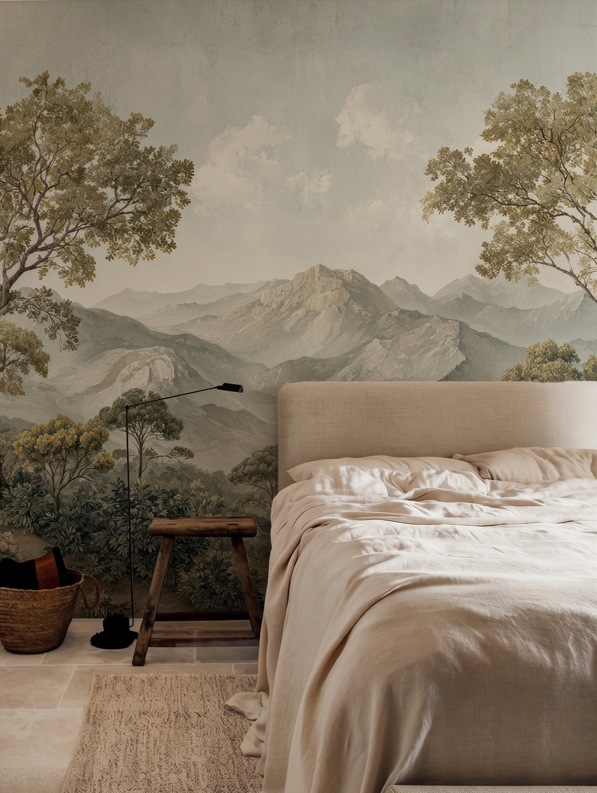 Papel mural Mountains en un ambiente decorado: montañas lejanas entre árboles altos.