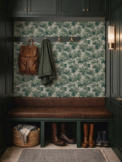 Papel mural Oak Green en un ambiente decorado: hojas de roble en verdes con trazo de acuarela.