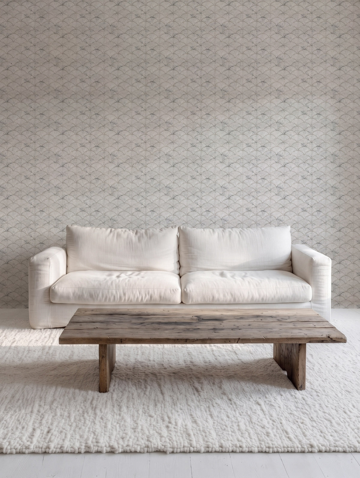 Papel mural Texture y Geometría, gráfico diseño de escamas semicirculares superpuestas en gris y blanco. Ideal para baños y cocinas.
