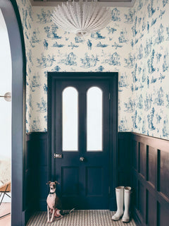Papel mural Highland Park Azul en un ambiente decorado: toile de escenas de granja en azul petróleo.