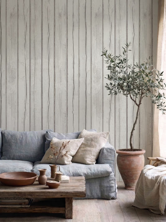 Papel mural White Wood, sobrio diseño de tablones de madera verticales con vetas en blanco y gris claro. Ideal para cocinas y piezas de niños.