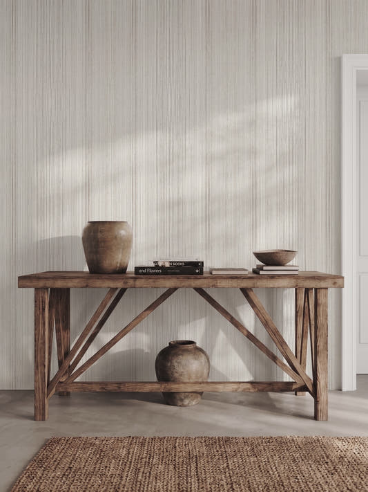 Papel mural Wooden Light, claro diseño de tablones verticales de madera clara con vetas finas.