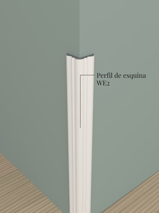 Perfil de esquina WE2, de cara moldurada, pegado sobre una esquina saliente del muro