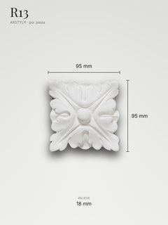 Rosetón R13 con sus medidas: 95 mm de ancho y de largo, y 18 mm de relieve