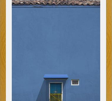 Cuadro Puerta azul, reja amarilla.