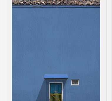 Cuadro Puerta azul, reja amarilla.