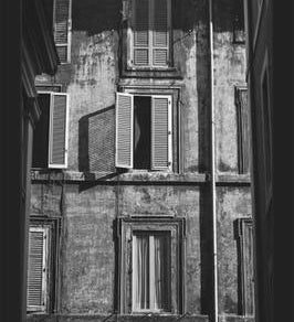 Cuadro Clásicas ventanas en Roma, Italia