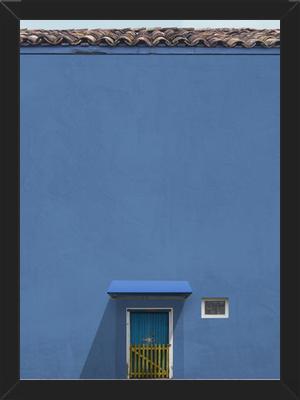Cuadro Puerta azul, reja amarilla.